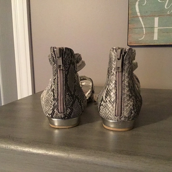 Very Volatile los Angela’s Sandals - Picture 2 of 8